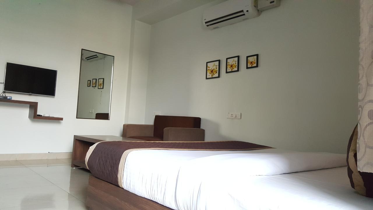 Oyo 6697 Hotel Green Lemon ชัยปุระ ภายนอก รูปภาพ
