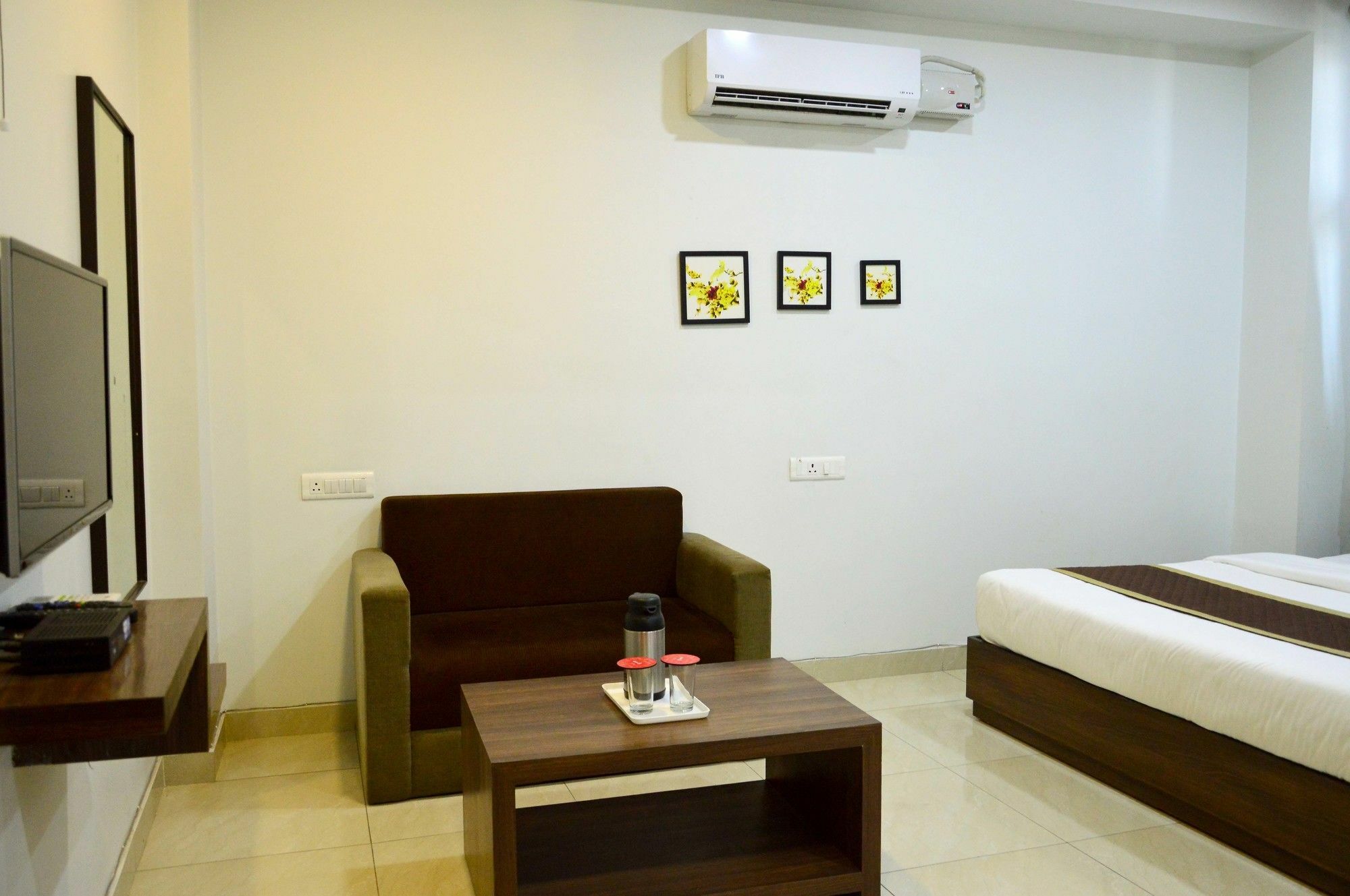Oyo 6697 Hotel Green Lemon ชัยปุระ ภายนอก รูปภาพ